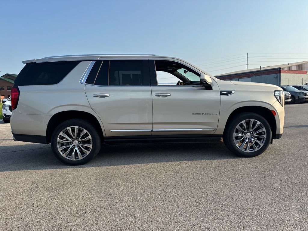Used 2021 GMC Yukon Denali w/ Denali Premium Package AWD/4WD image 8