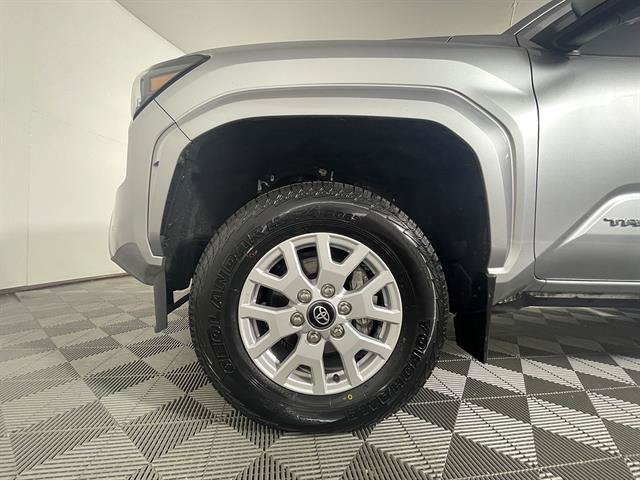 Certified 2024 Toyota Tacoma SR5 AWD/4WD image 23