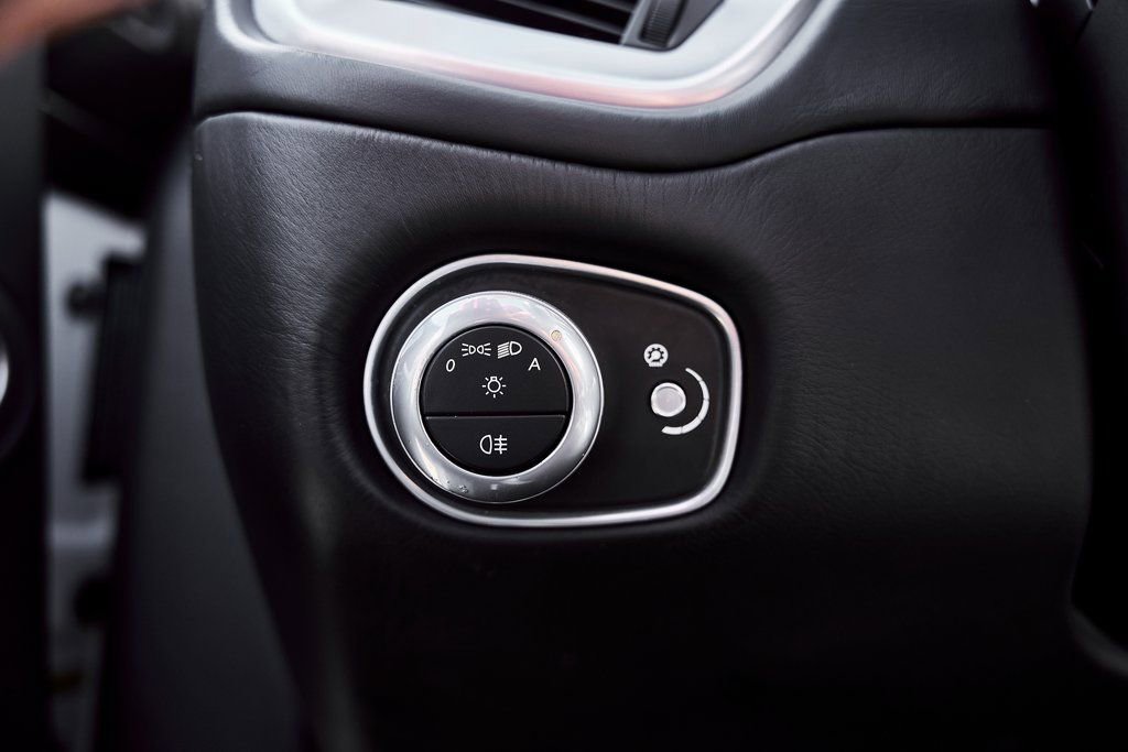 Used 2017 Aston Martin Vanquish S image 53