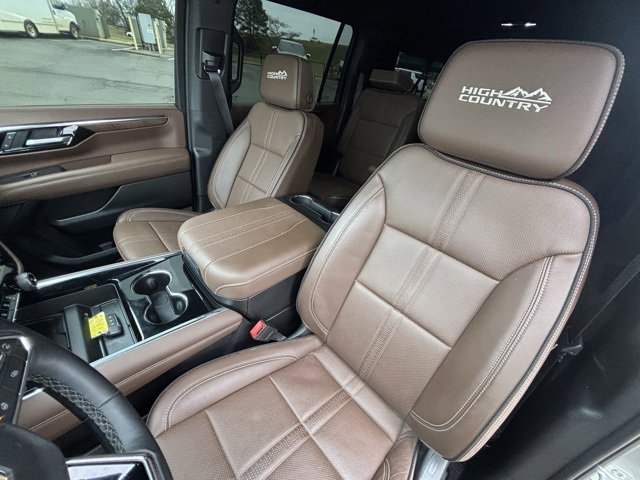 Certified 2025 Chevrolet Suburban High Country image 4