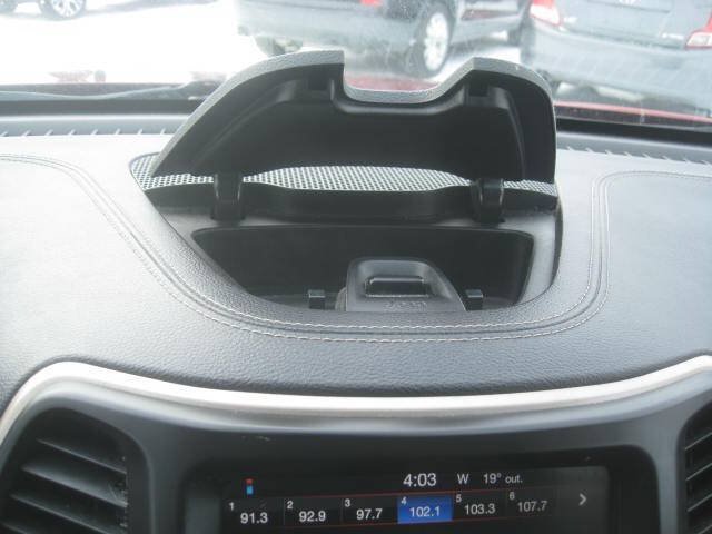 Used 2015 Jeep Cherokee Latitude w/ Cold Weather Group AWD/4WD image 31