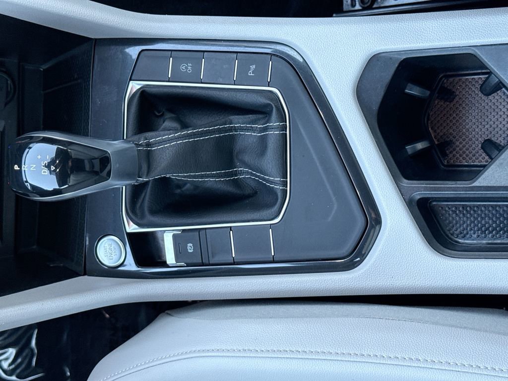 Used 2022 Volkswagen Tiguan SE R-Line image 20