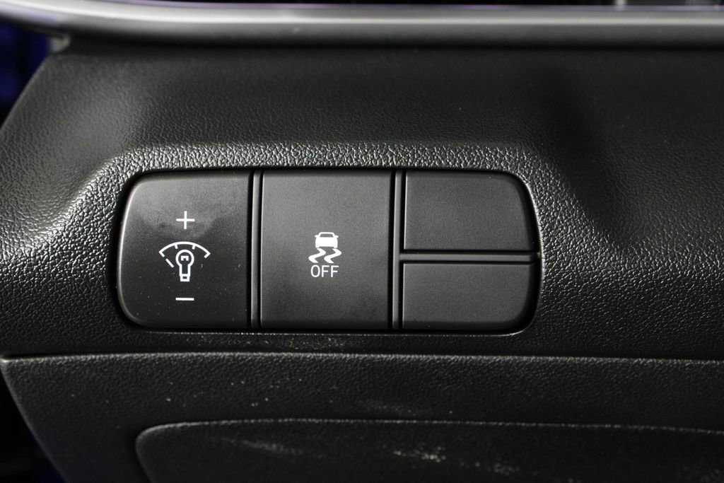 Used 2025 Hyundai Elantra SEL image 23