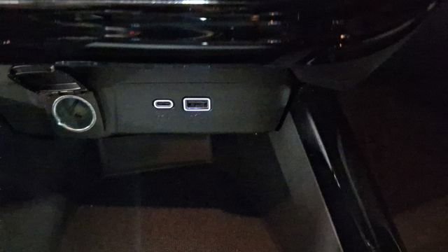 Used 2025 Chevrolet Trax RS w/ Driver Confidence Package FWD image 30