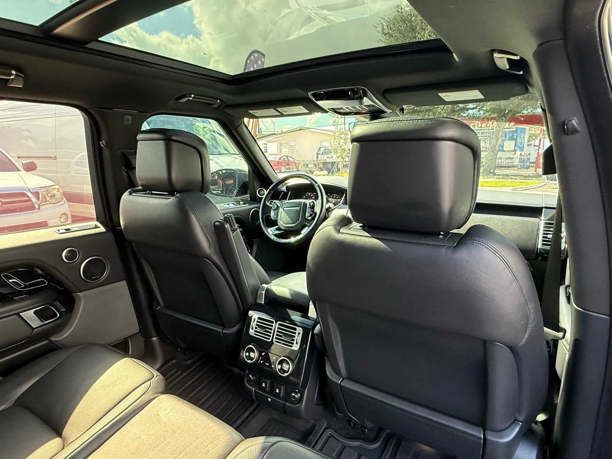 Used 2019 Land Rover Range Rover Supercharged AWD/4WD image 22