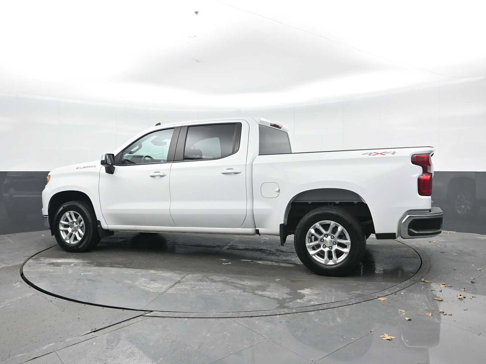 Used 2022 Chevrolet Silverado 1500 LT image 3