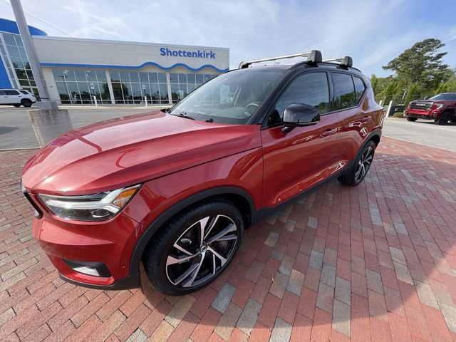 Used 2022 Volvo XC40 T5 R-Design w/ Advanced Package image 27