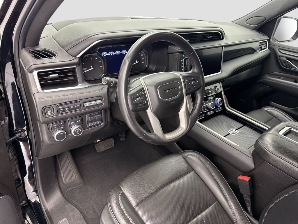 Used 2021 GMC Yukon XL Denali w/ Denali Premium Package AWD/4WD image 9