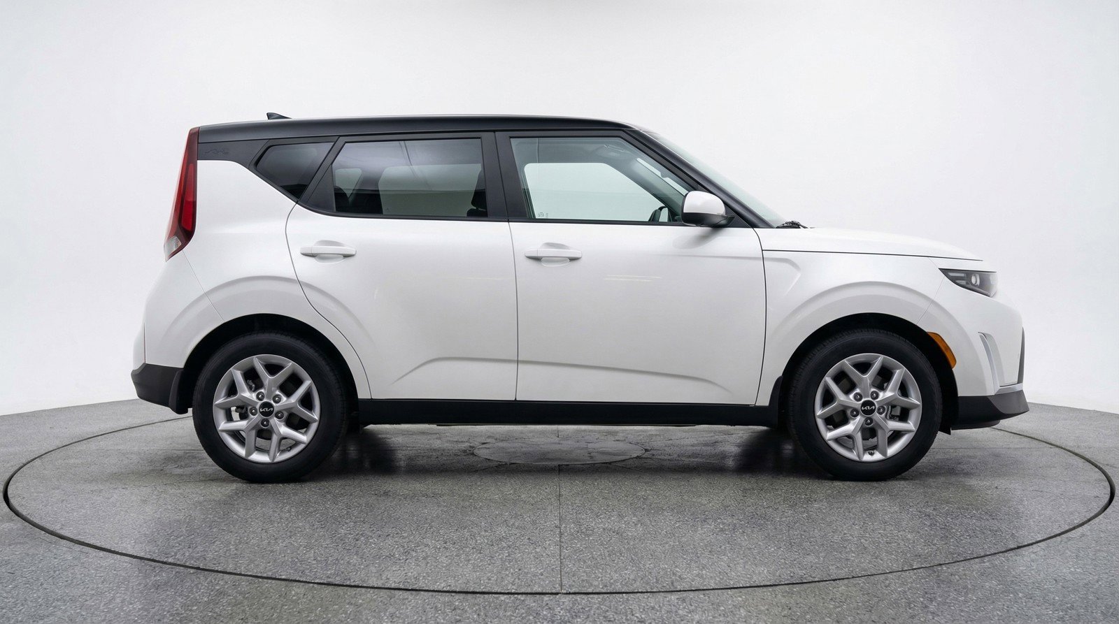 Used 2025 Kia Soul LX w/ LX Technology Package image 11