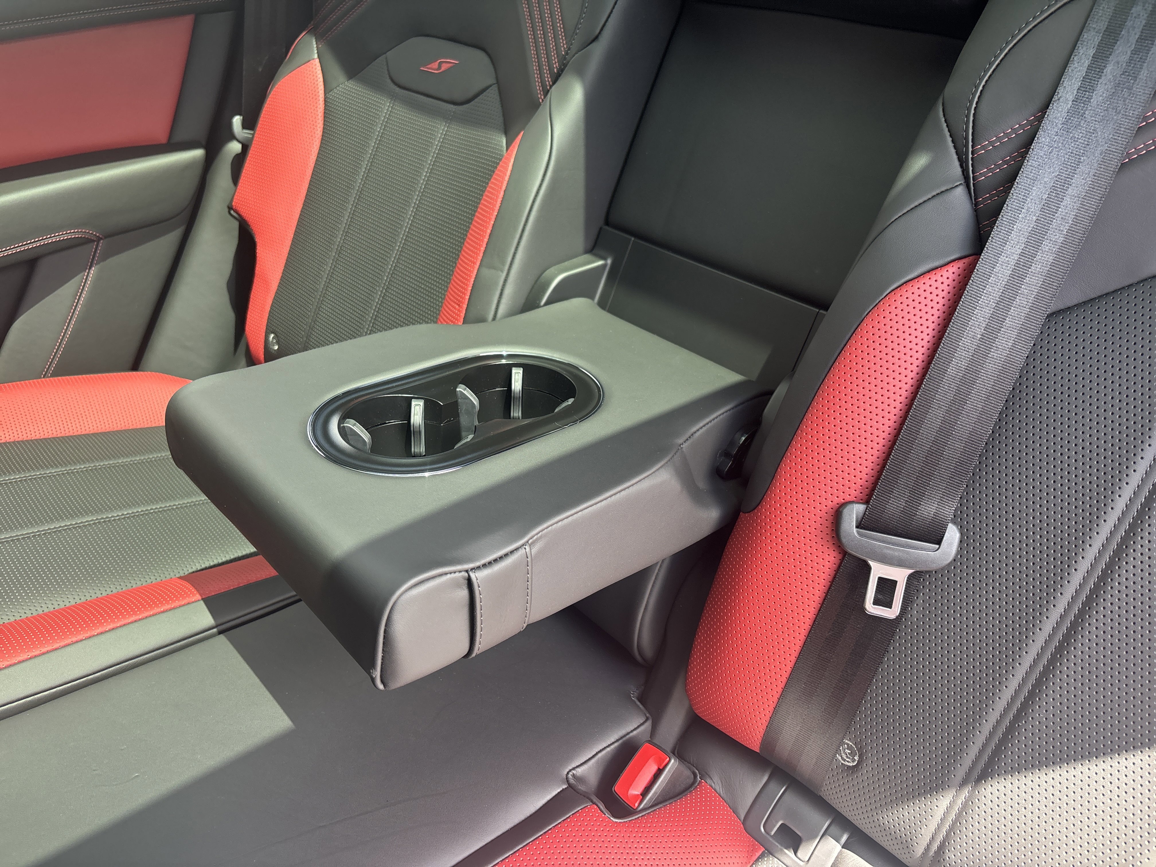 Used 2022 Bentley Bentayga AWD/4WD image 2