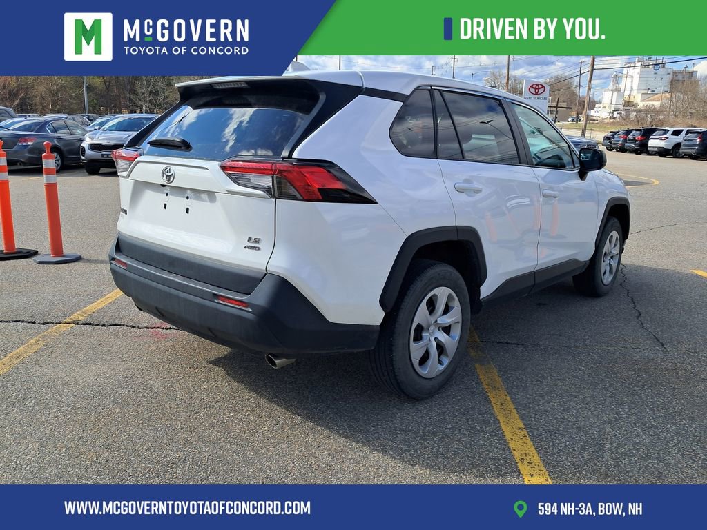 Used 2024 Toyota RAV4 LE AWD/4WD image 3