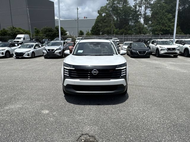 New 2025 Nissan Kicks SR FWD image 2