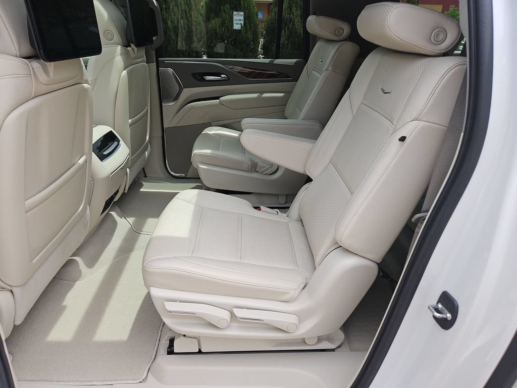 Used 2022 Cadillac Escalade ESV Premium Luxury Platinum w/ LPO, Radiant Package AWD/4WD image 26