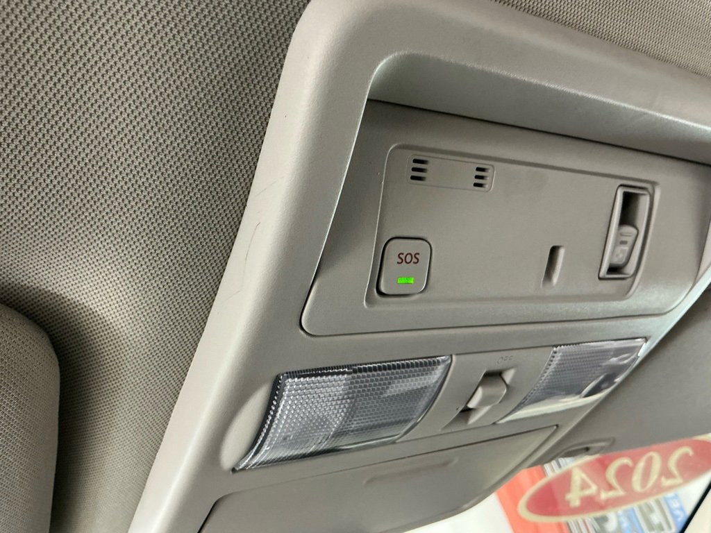 Used 2024 Nissan Titan SV w/ SV Convenience Package image 16