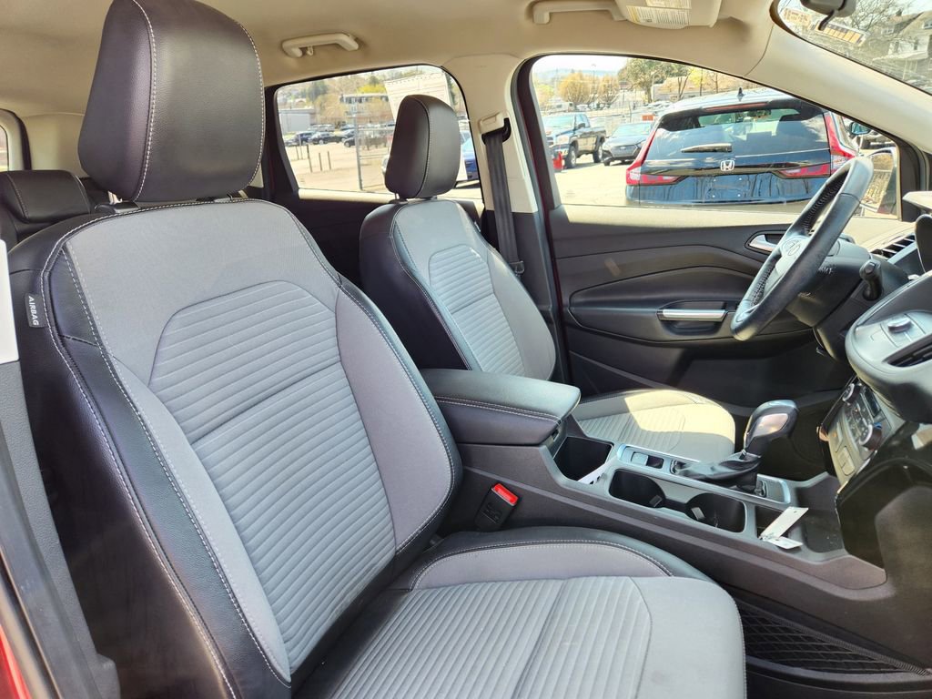 Used 2019 Ford Escape SE image 16