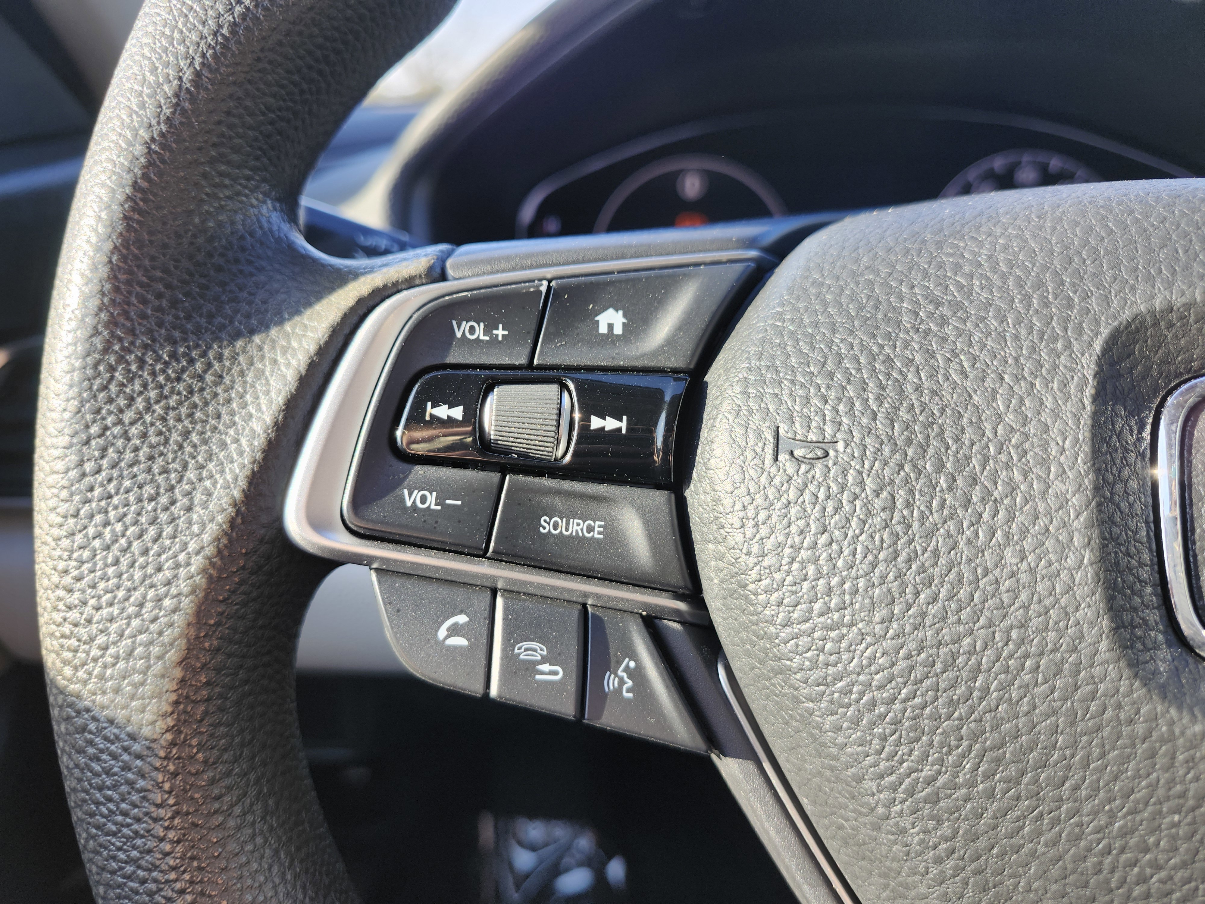 Used 2018 Honda Accord LX image 30
