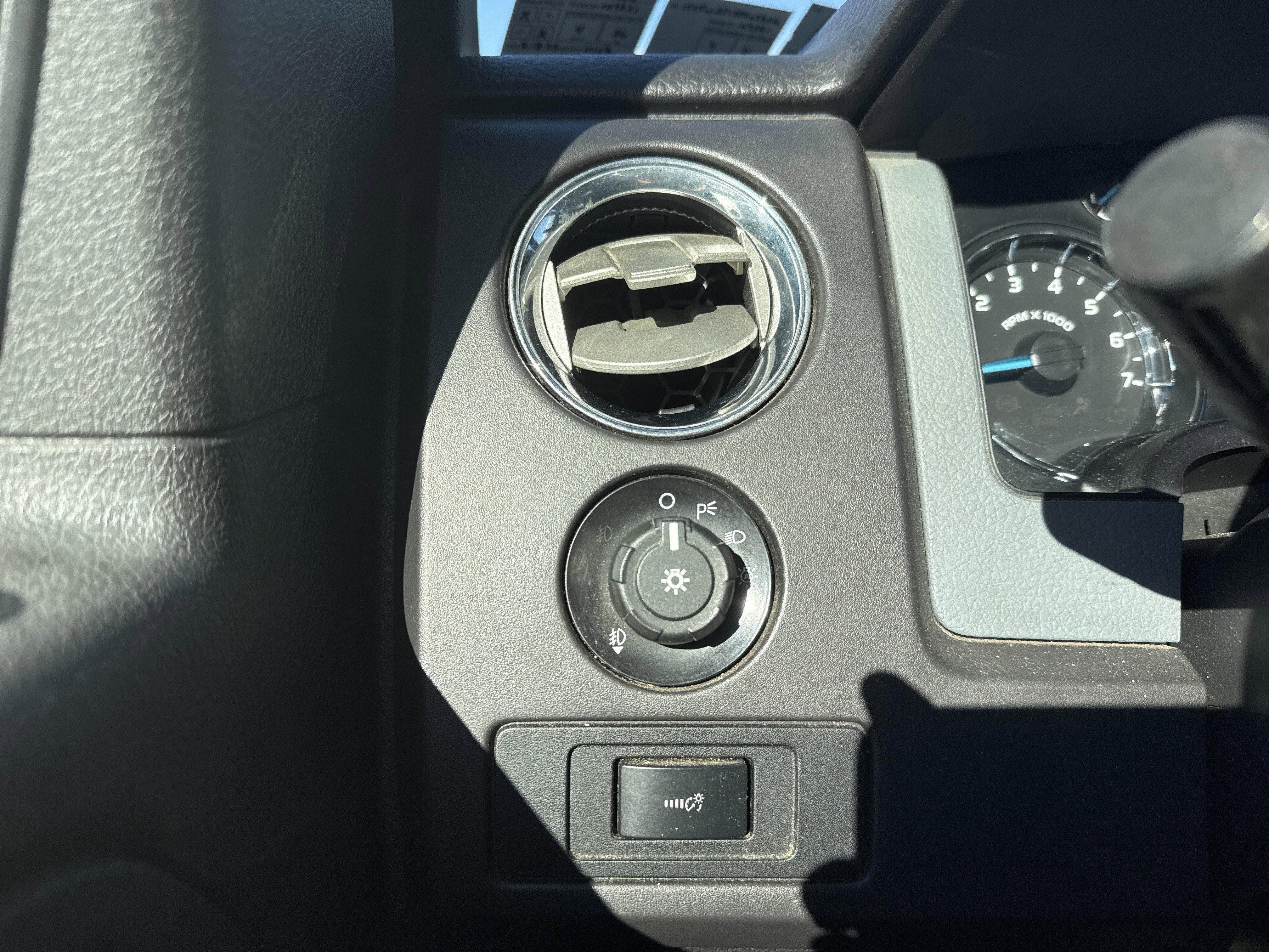 Used 2013 Ford F150 XLT w/ XLT Chrome Pkg image 16