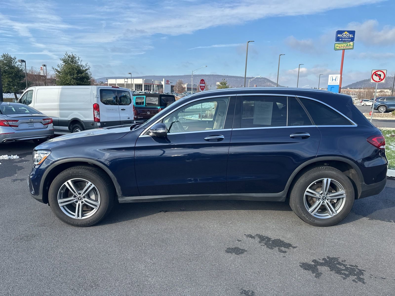 Used 2022 Mercedes-Benz GLC 300 4MATIC image 3