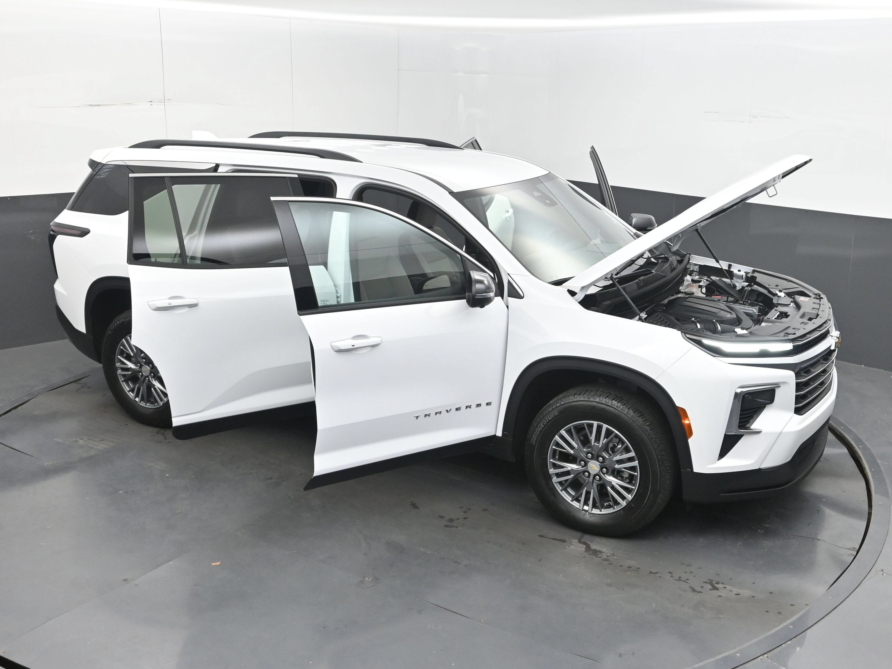 Certified 2026 Chevrolet Traverse LT w/ Driver Confidence Package FWD image 44