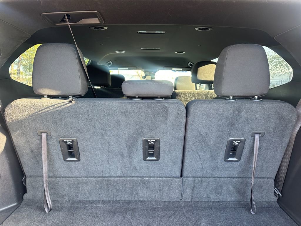 Used 2025 GMC Acadia Elevation image 27