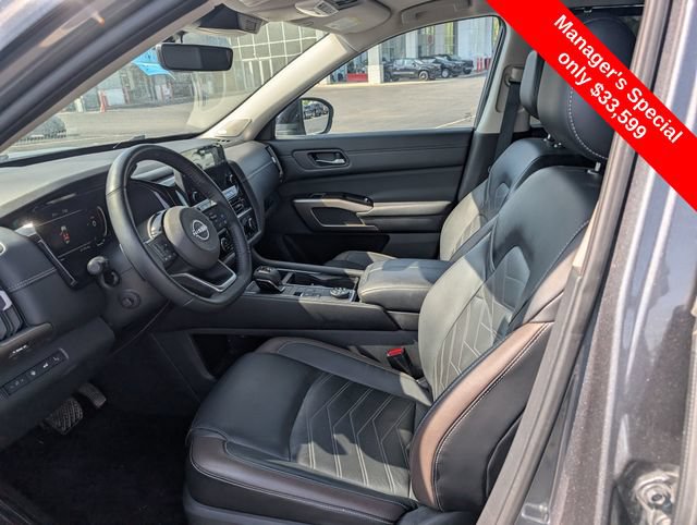 Used 2023 Nissan Pathfinder Platinum w/ Lighting Package (N93) AWD/4WD image 14