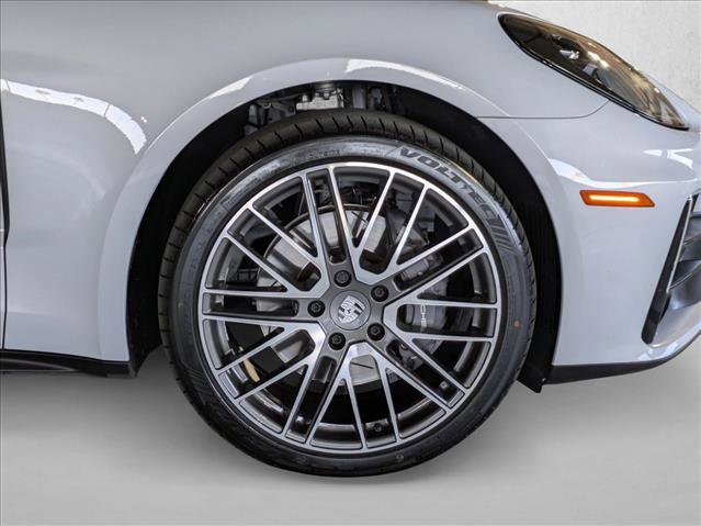 Used 2024 Porsche Panamera image 24
