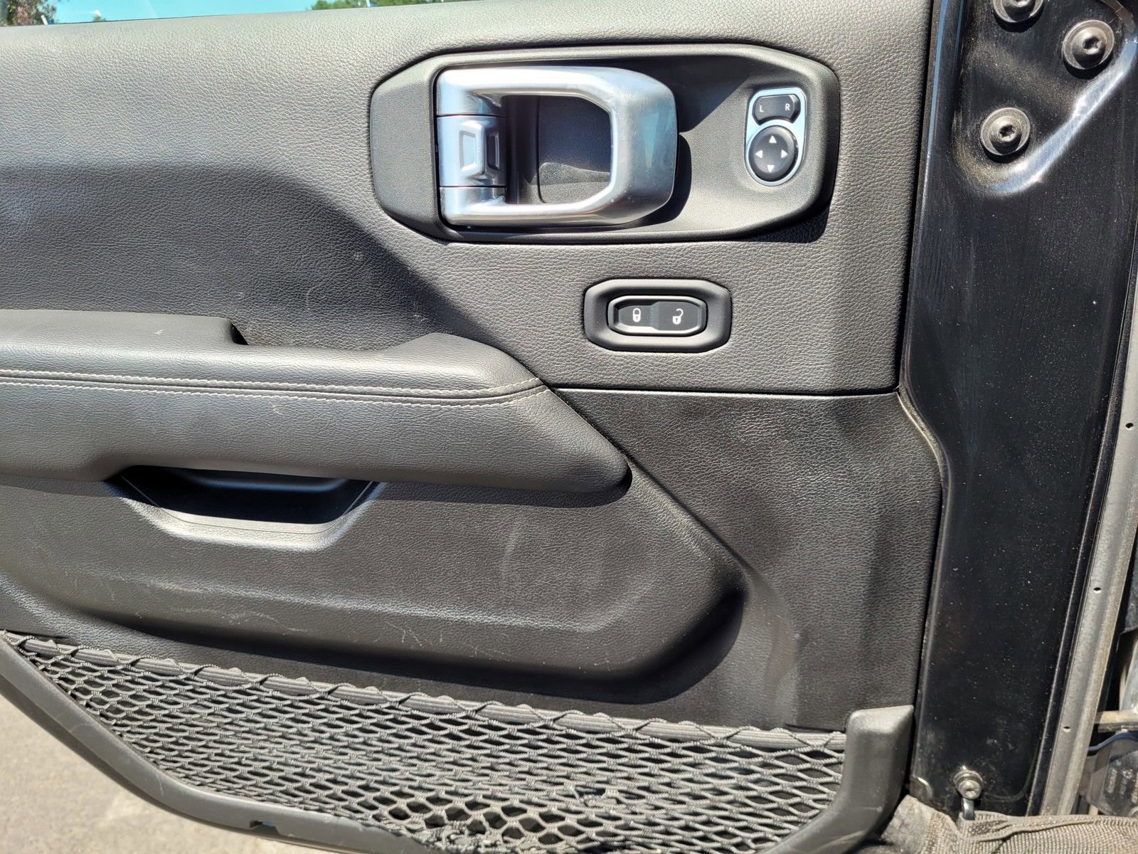 Used 2023 Jeep Wrangler Unlimited Sahara image 14