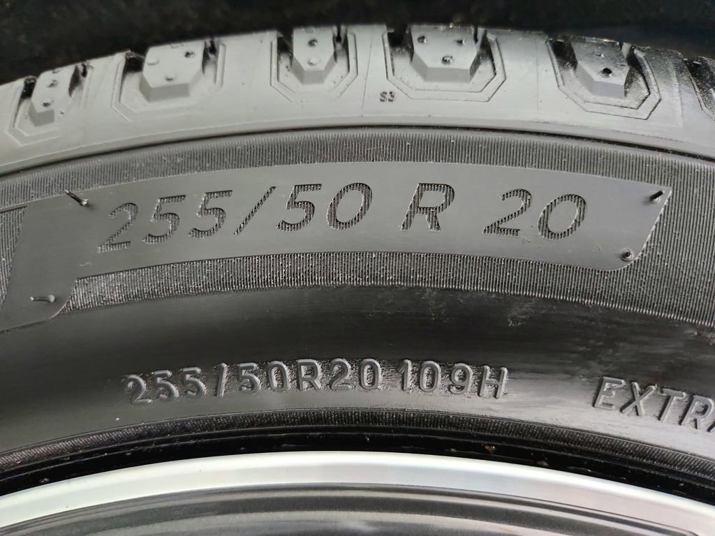 Used 2023 Jaguar F-PACE S image 41