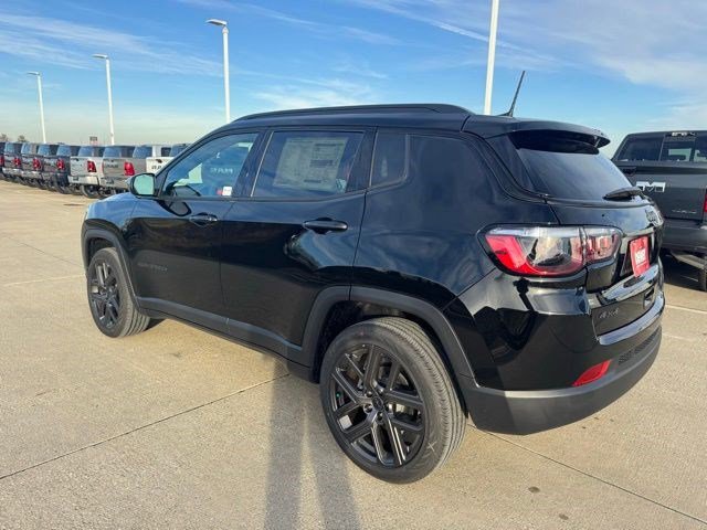 New 2026 Jeep Compass Latitude w/ Sun and Sound Group image 5