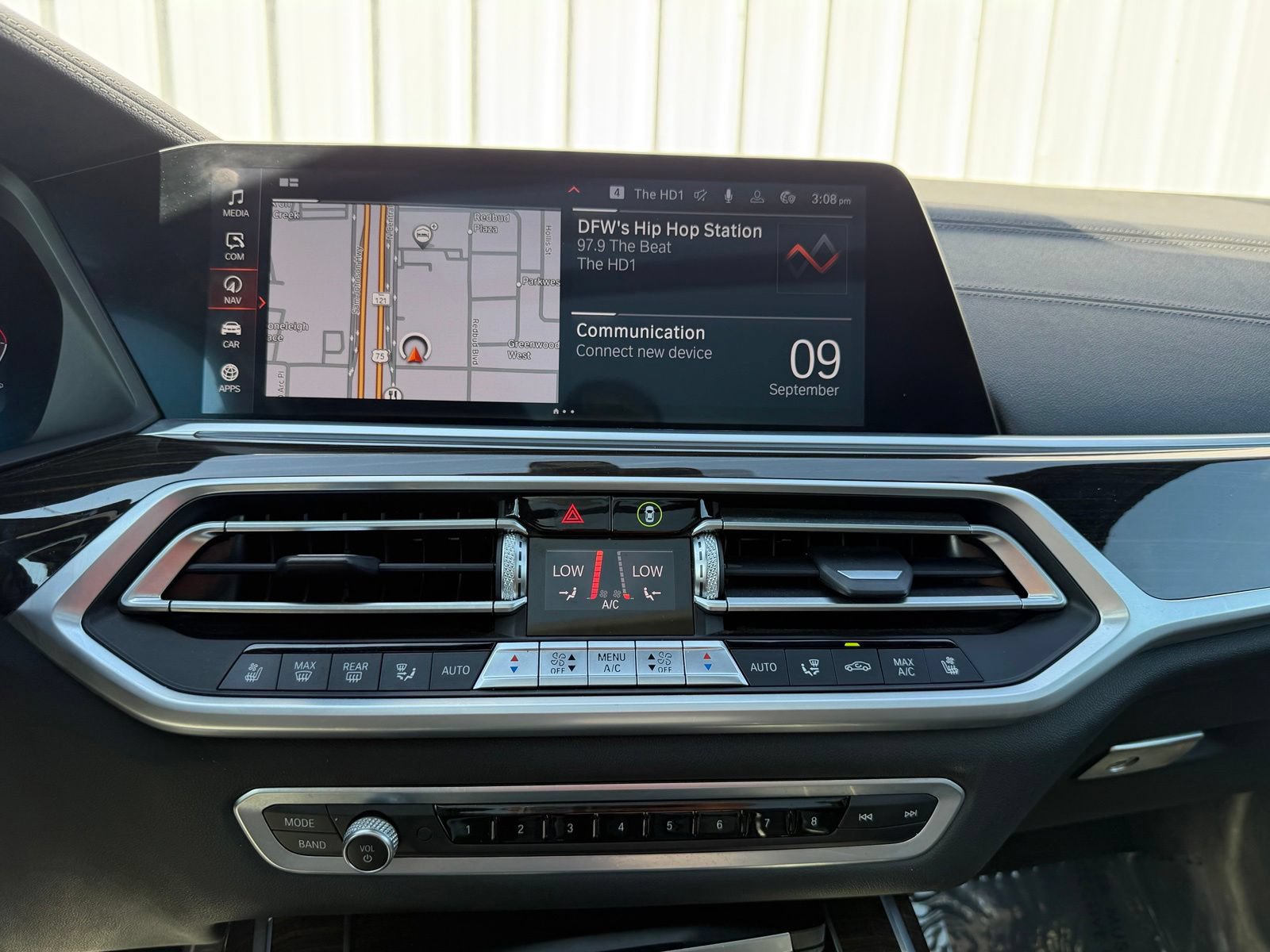 Used 2021 BMW X7 M50i w/ Dynamic Handling Package AWD/4WD image 15