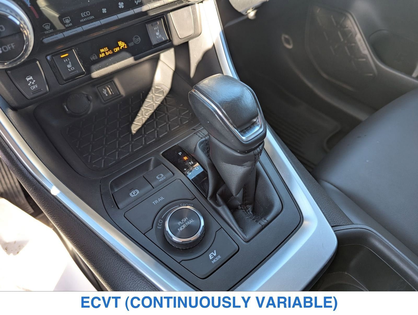 Used 2023 Toyota RAV4 XLE Premium AWD/4WD image 13