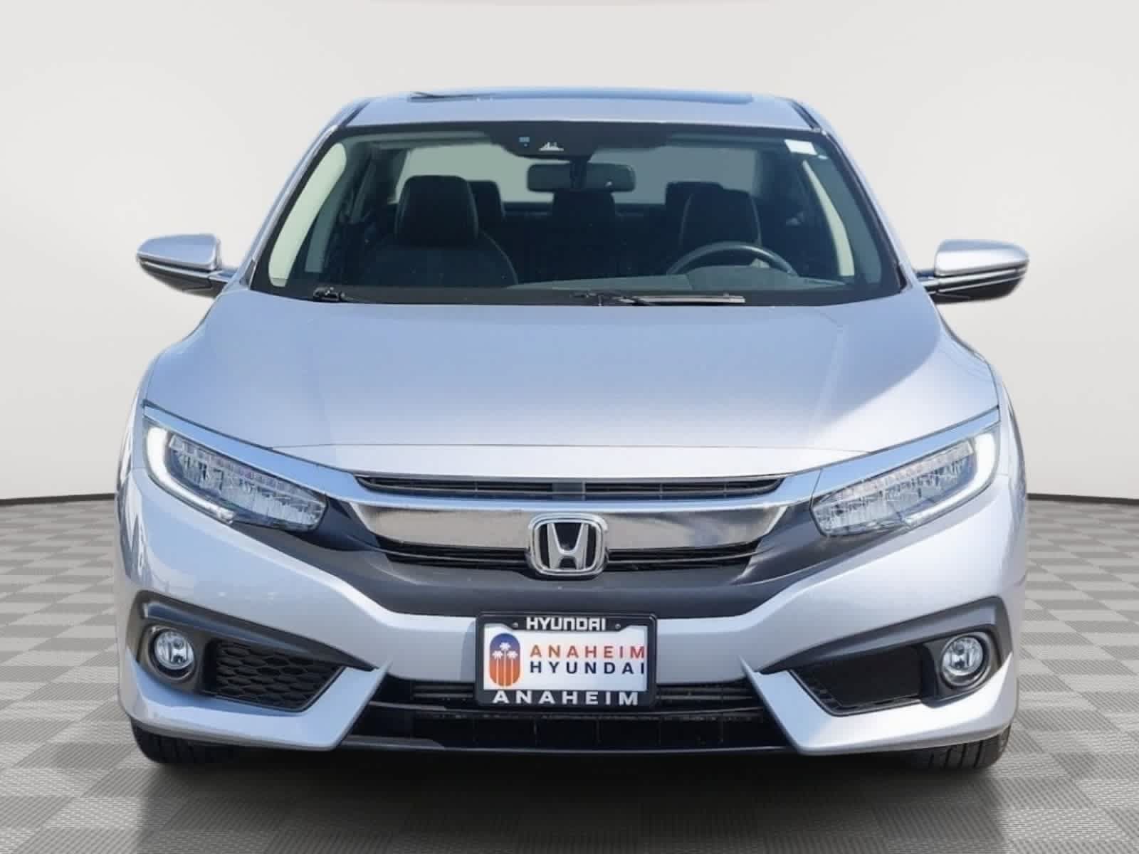 Used 2018 Honda Civic Touring image 2