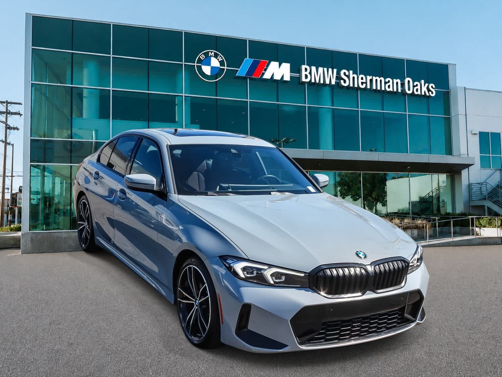 Used 2023 BMW 330i Sedan w/ M Sport Package RWD image 3