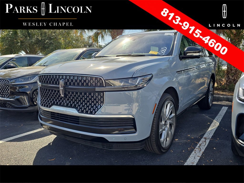 Used 2025 Lincoln Navigator Reserve image 6
