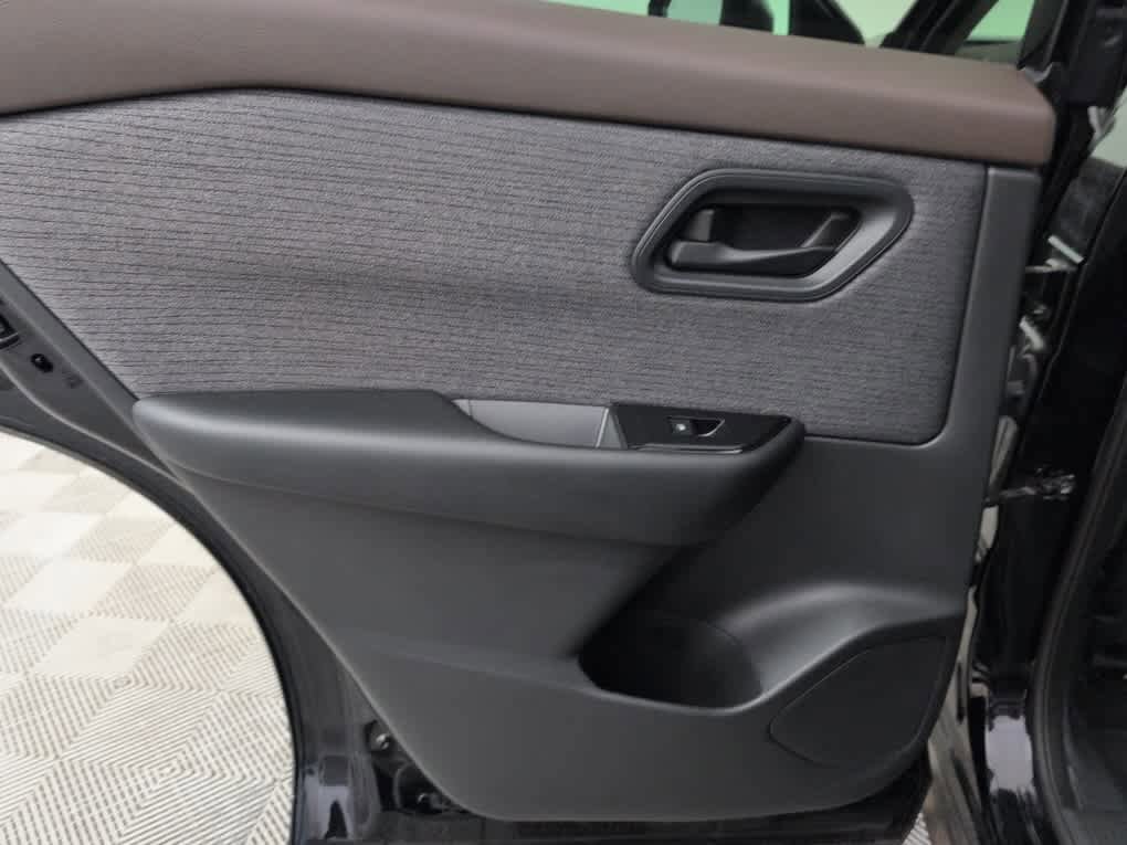 Used 2023 Nissan Rogue S AWD/4WD image 20