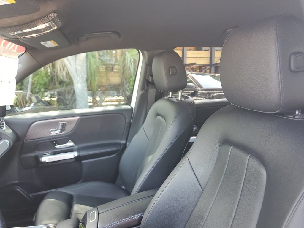 Used 2021 Mercedes-Benz GLB 250 4MATIC image 23
