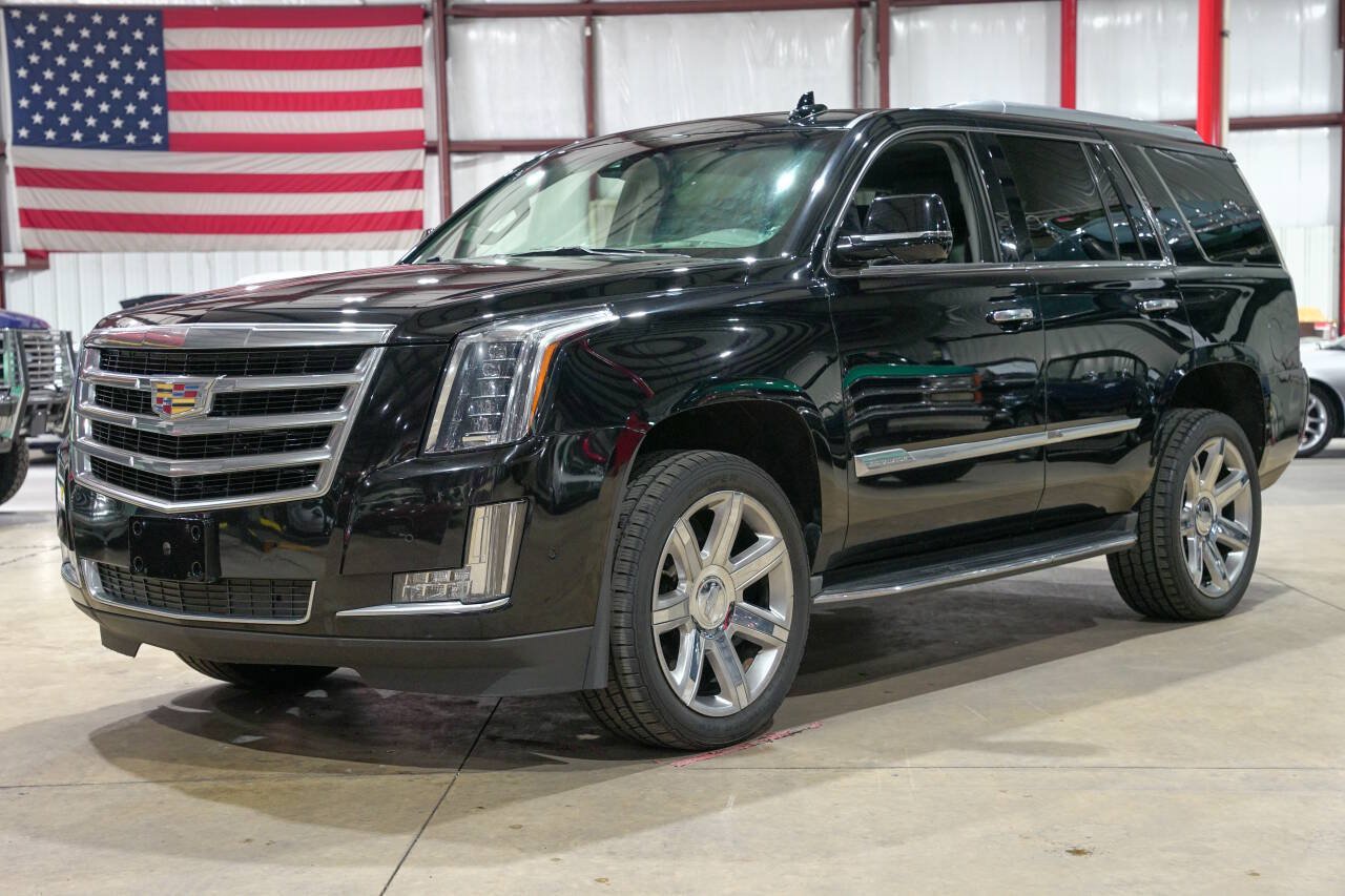 Used 2017 Cadillac Escalade Luxury AWD/4WD image 1