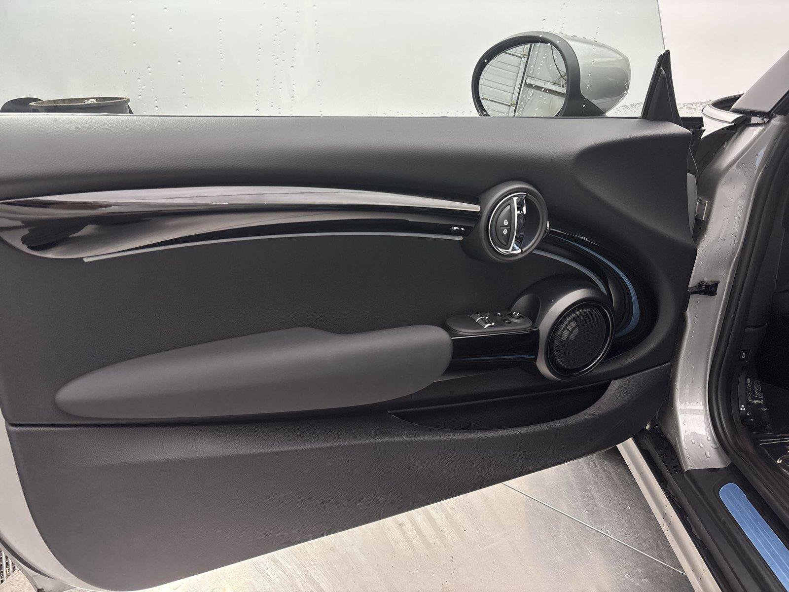 Used 2024 MINI Cooper SE FWD image 19