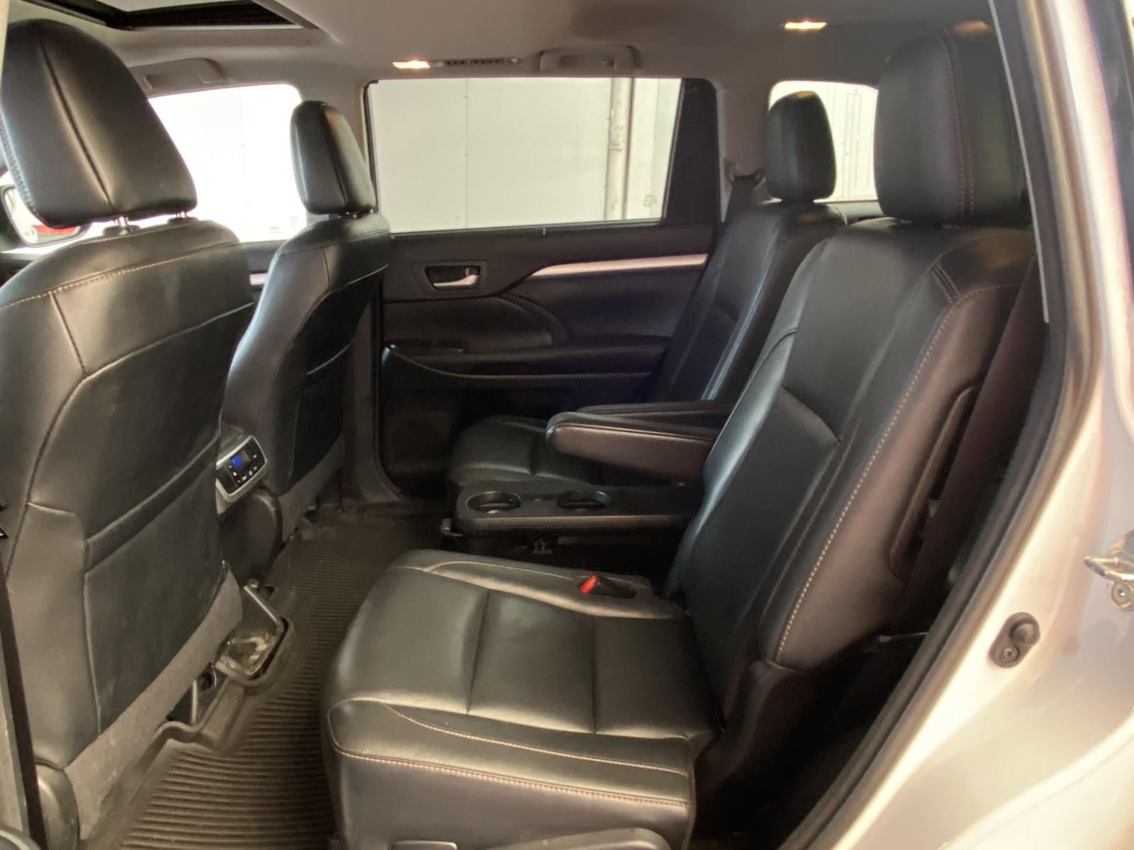 Used 2017 Toyota Highlander XLE AWD/4WD image 19