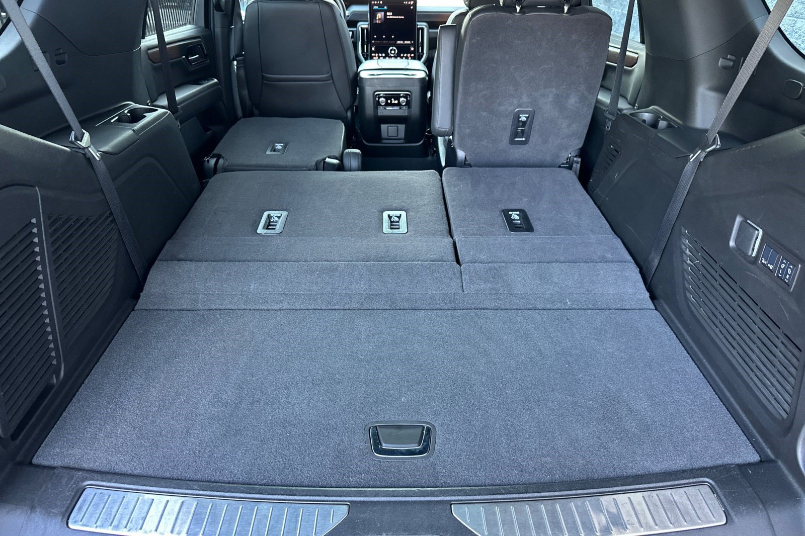 Used 2025 GMC Yukon Denali AWD/4WD image 24