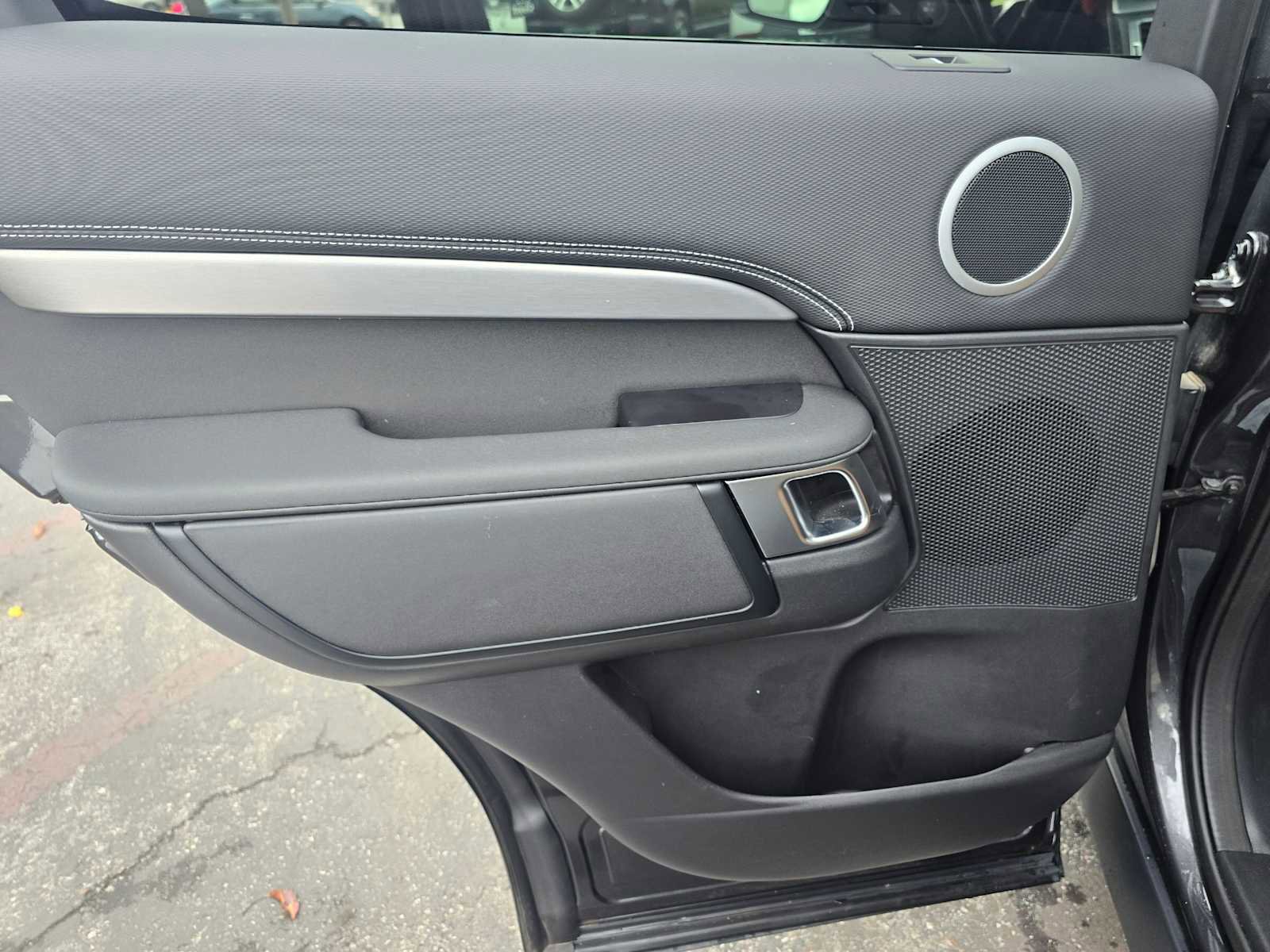 Certified 2025 Land Rover Discovery Dynamic SE image 20