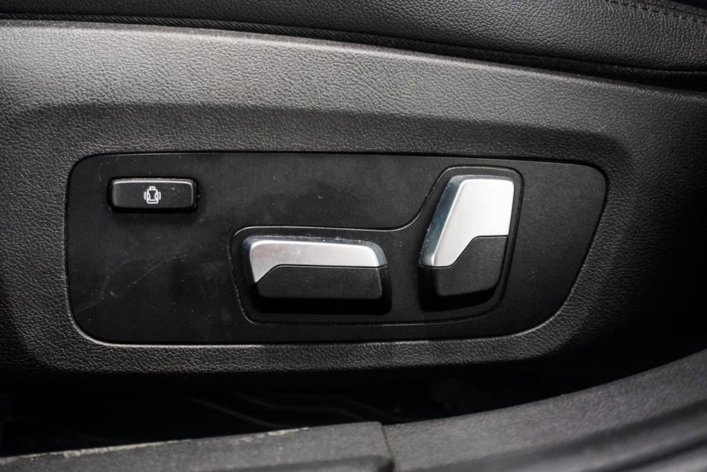 Used 2020 BMW 330i xDrive Sedan w/ Driving Assistance Package AWD/4WD image 7