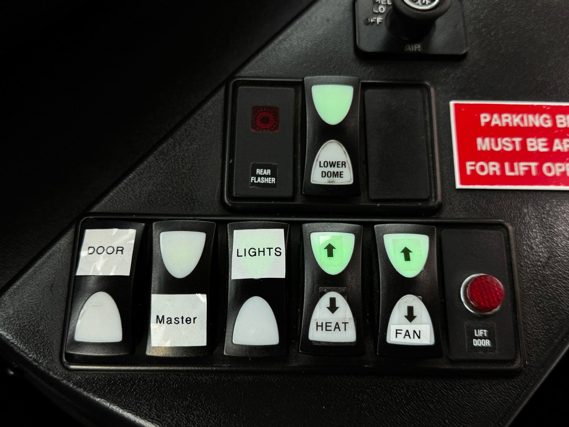 Used 2014 Chevrolet Express 3500 RWD image 33