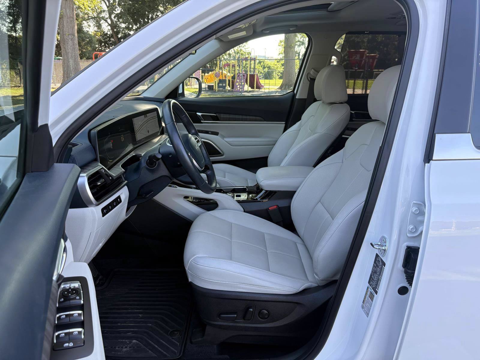 Certified 2025 Kia Telluride EX w/ EX Captain's Chair Package AWD/4WD image 20