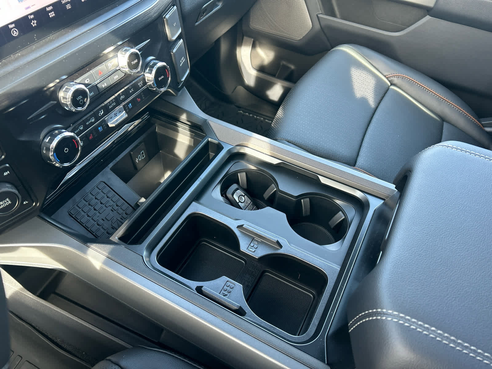 New 2026 Ford F250 Lariat w/ Black Appearance Package image 65