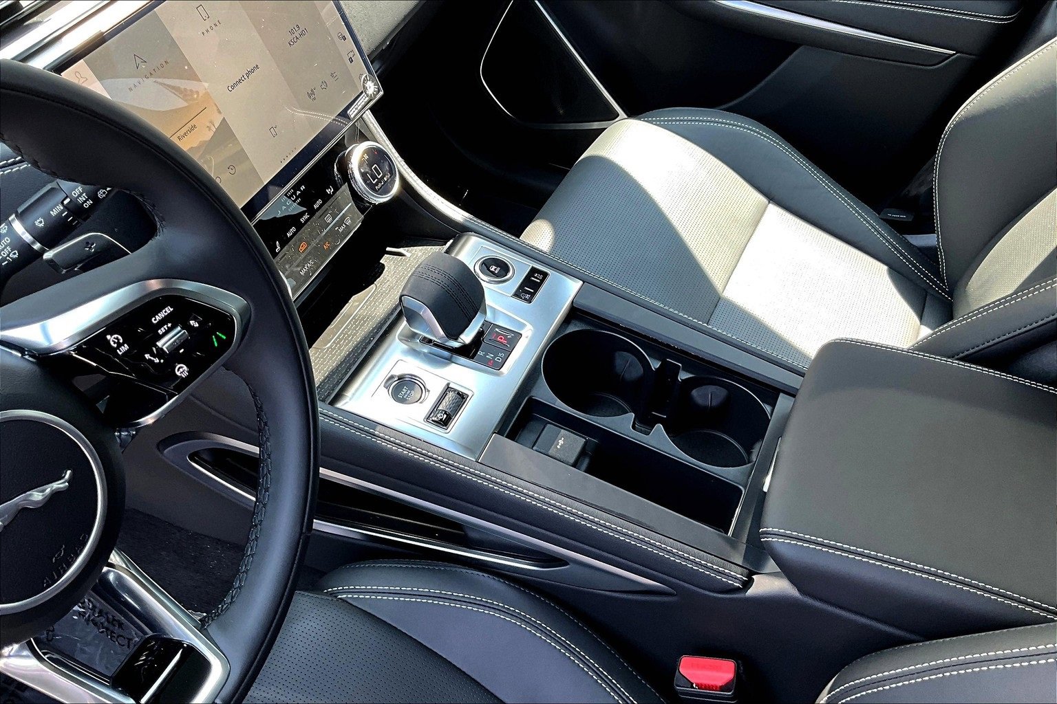 New 2026 Jaguar F-PACE R-Dynamic S image 8