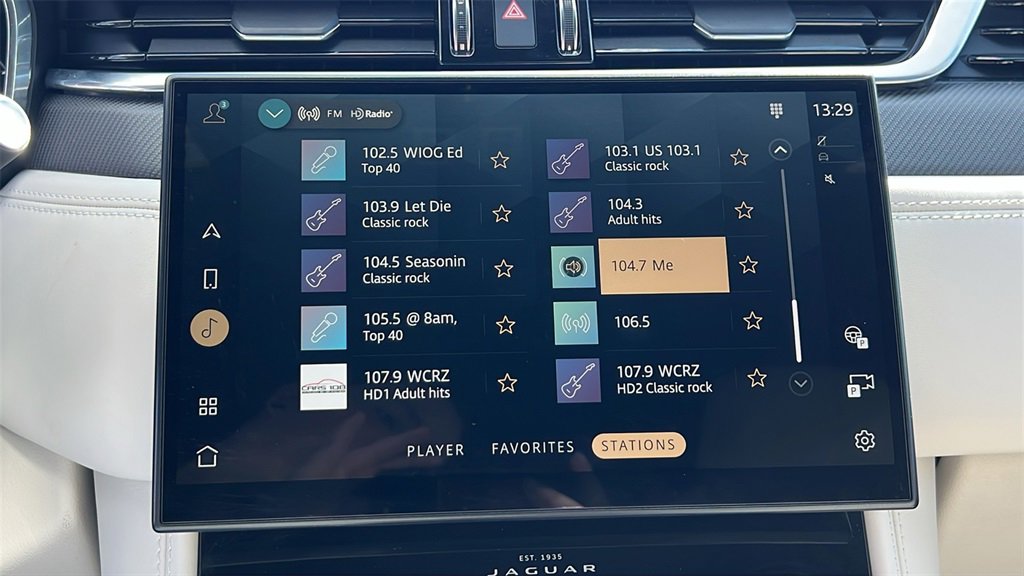 Used 2023 Jaguar F-PACE SVR image 26