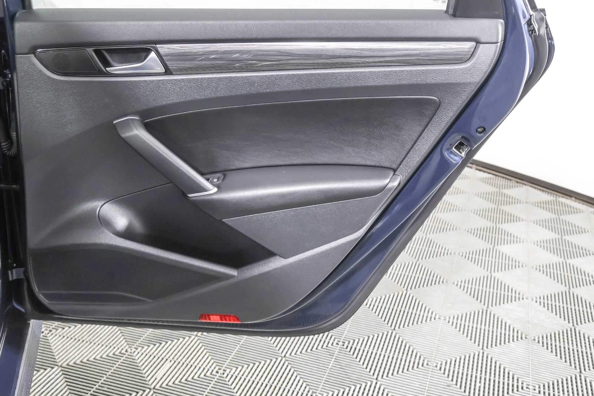 Used 2022 Volkswagen Passat 2.0T R-Line image 42