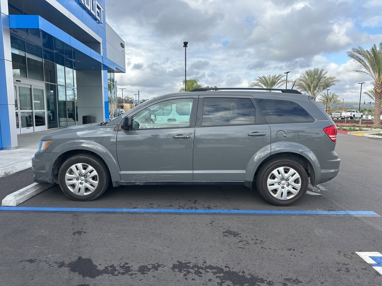 Used 2019 Dodge Journey SE image 2
