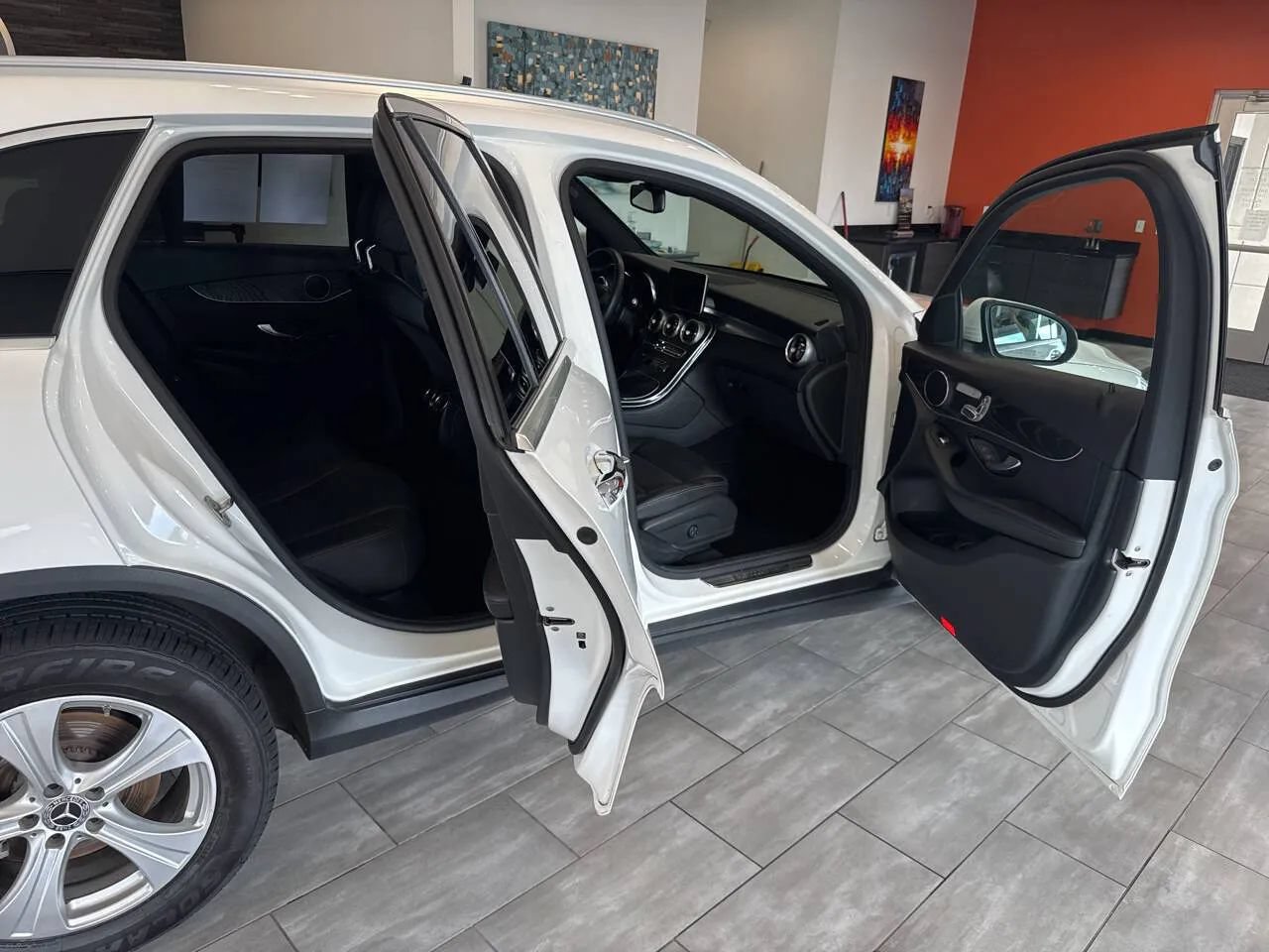 Used 2018 Mercedes-Benz GLC 300 4MATIC w/ Premium Package image 17